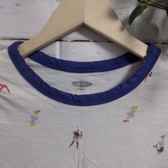 Old navy top - Picture 2 of 4